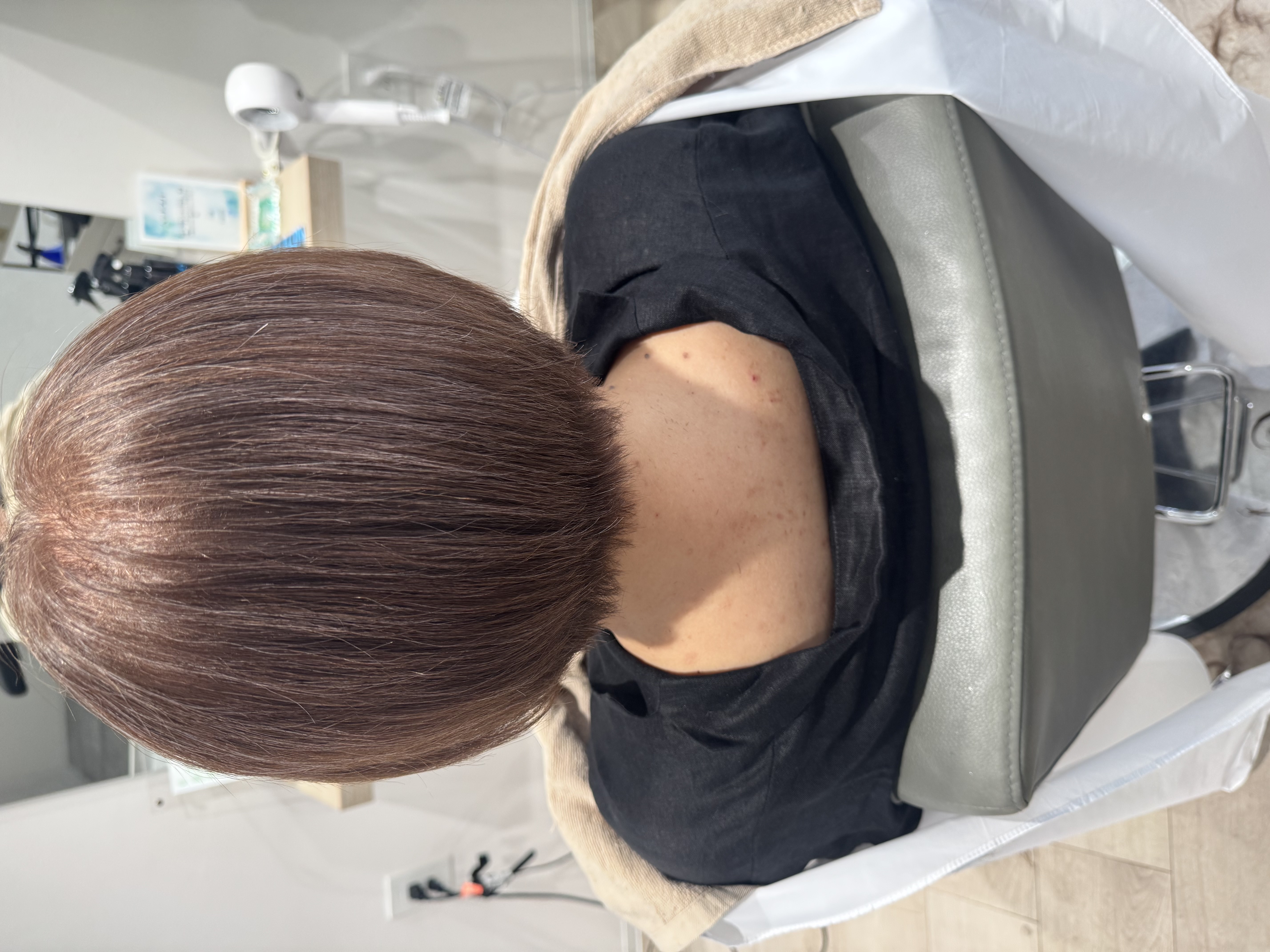 抗がん剤治療後のショートヘアに部分ごとの薬剤調整で自然なまとまりに仕上げた施術後の状態