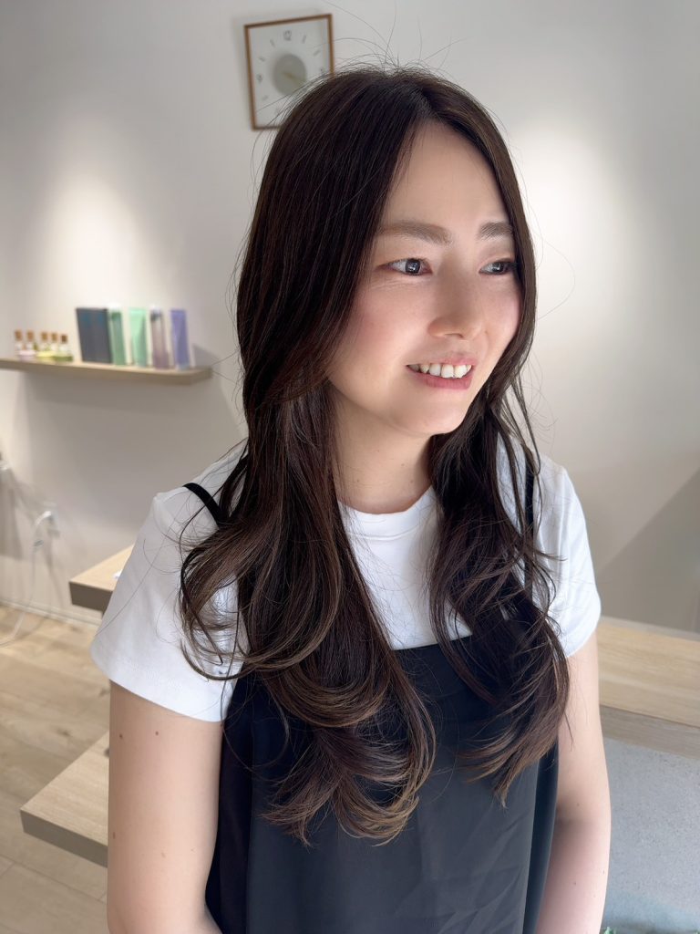 軽さを仕込んだ、ロングヘア - 三宮の美容室Malieのヘアスタイル施術事例