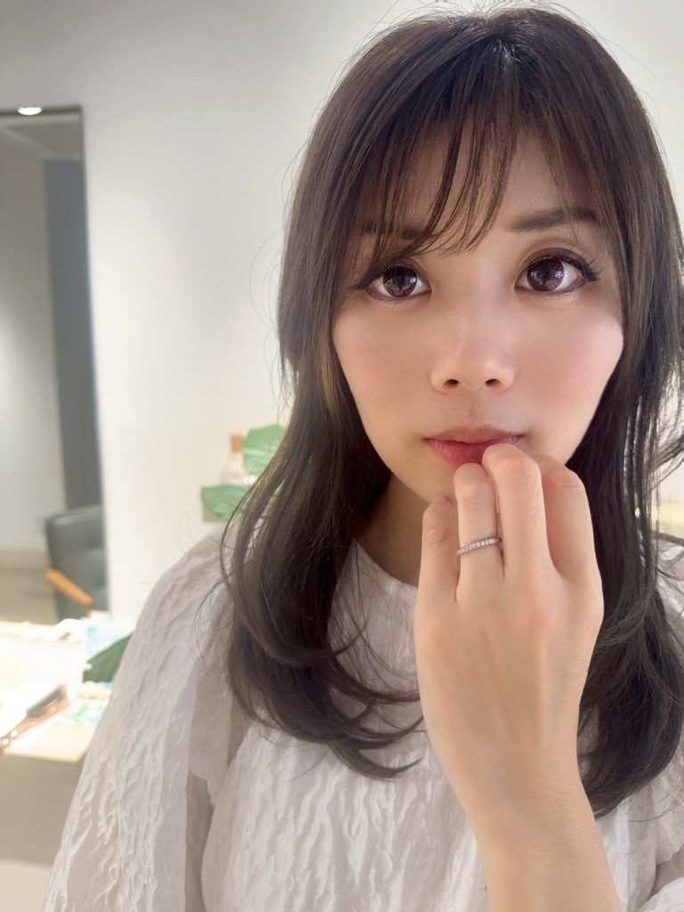 シースルーバングで顔周りに抜け感を - 三宮の美容室Malieのヘアスタイル施術事例